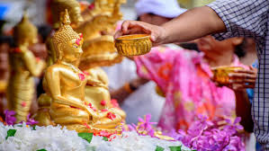 Kegiatan Spiritual dalam Festival Songkran